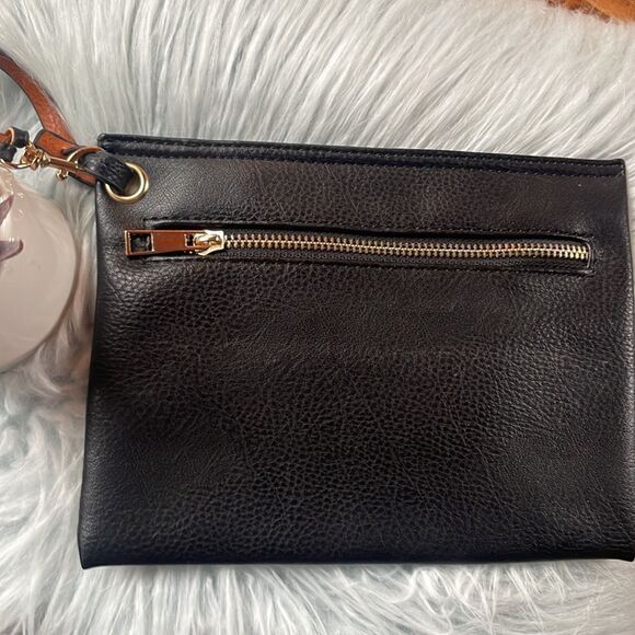 Beautiful leather like clutch - Picture 3 of 11